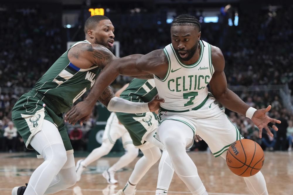 他背对球门 他背对球门